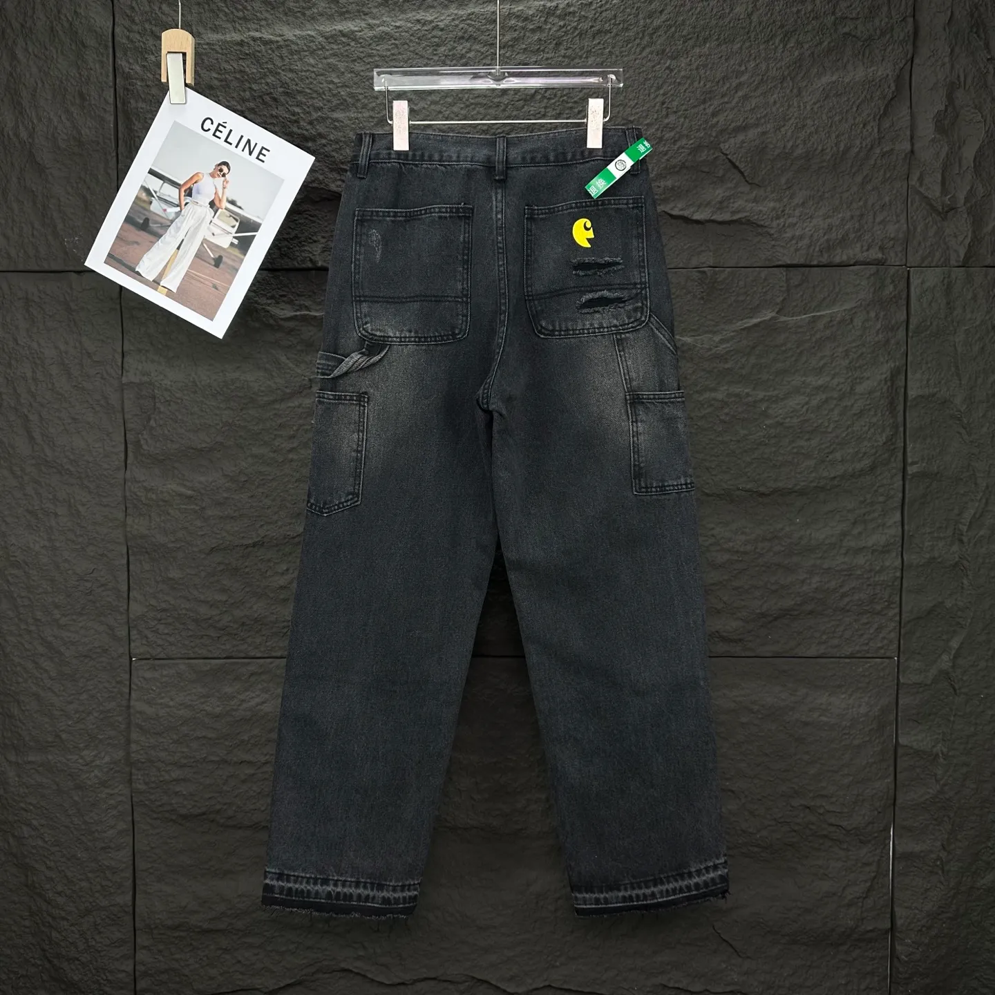Carhartt 2025 New Arrival Simpson ripped multi-pocket logging workwear couple's washed jeans High version High version Top ceiling Quality Styles with different washed textures are very friendly to people with thin legs and thick legs. The straight version is very flattering to the leg shape. Moderate length that never goes out of style, easy to match with casually, basic styling for various styles, a must-have in the wardrobe! The fabric is stiff but also makes the upper body soft without losing texture. The washing process is even more perfect. It is a must-have item for everyone! ! ! Washed wheat, hang tag, pants label, three labels complete Color: washed black Size: 28, 30, 32, 34, 36 (five sizes)